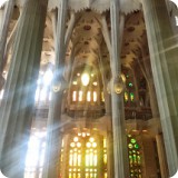 At a height of 15 meters, he placed galleries with a capacity for 1000 singers.  The hyperbolic vaults provide excellent acoustics, a quality which together with the music and song, would enrich the service.